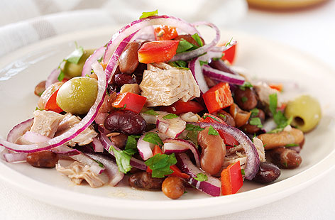 Salad đậu đỏ cá ngừ giúp da đẹp dáng thon