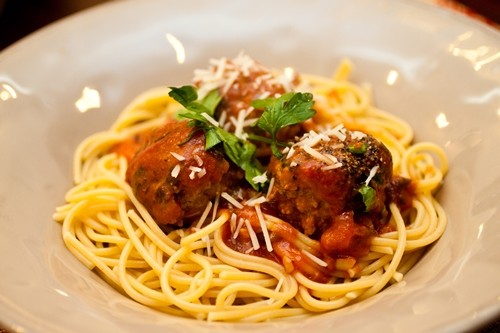 Spaghetti-thịt-viên-cho-dau-bep-au